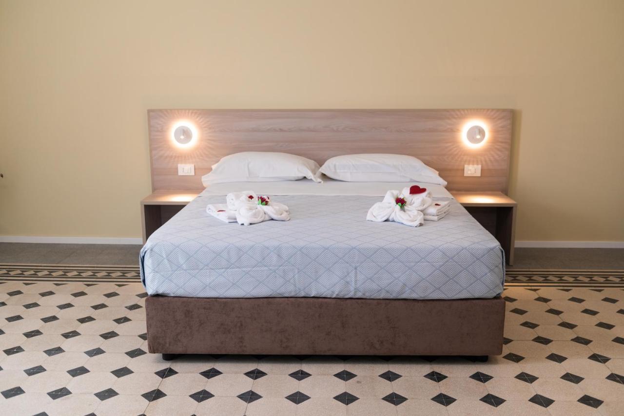 Historico Loft & Rooms Palazzo Adragna XIX Trapani Ngoại thất bức ảnh